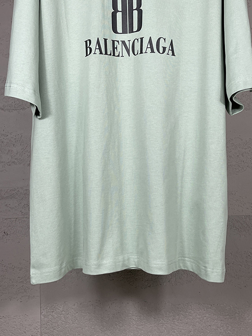 バレンシアガ パリの新しいロゴプリント半袖Tシャツ