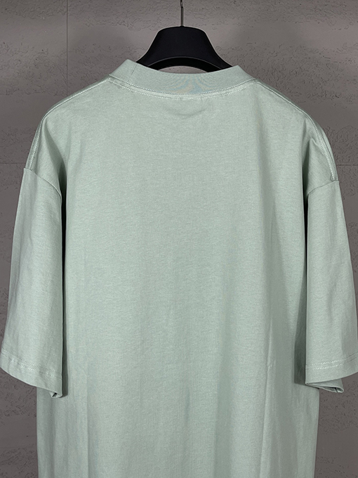 バレンシアガ パリの新しいロゴプリント半袖Tシャツ