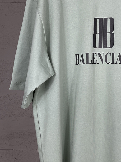 バレンシアガ パリの新しいロゴプリント半袖Tシャツ