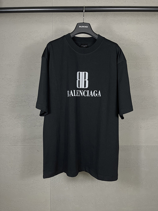 バレンシアガ パリの新しいロゴプリント半袖Tシャツ