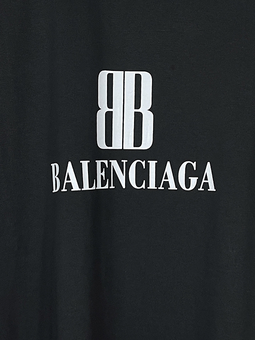 バレンシアガ パリの新しいロゴプリント半袖Tシャツ