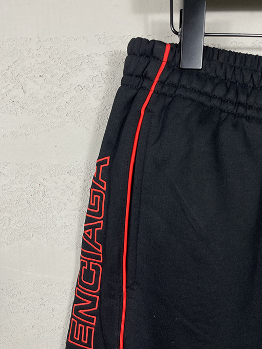 バレンシアガ パリのアルファベット左右刺繍サイドボーンステッチロープショーツ