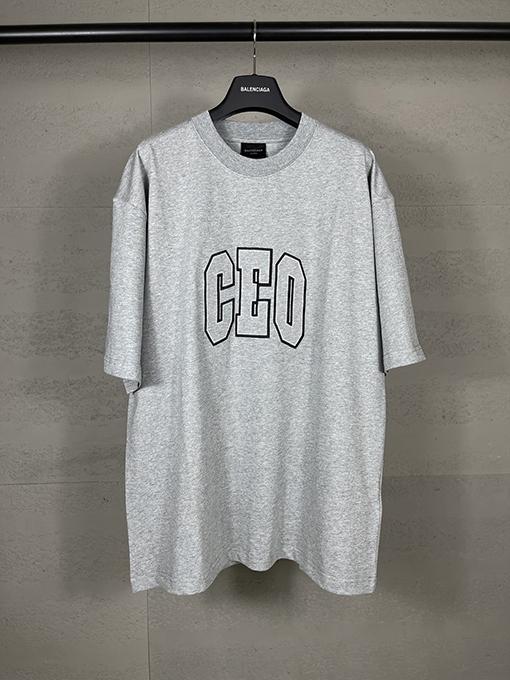 バレンシアガ 新しい CEO チームロゴ刺繍半袖Tシャツ