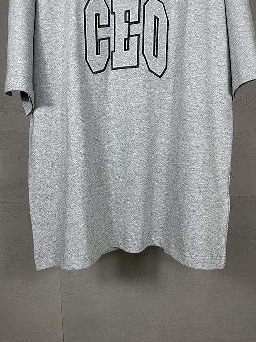 バレンシアガ 新しい CEO チームロゴ刺繍半袖Tシャツ