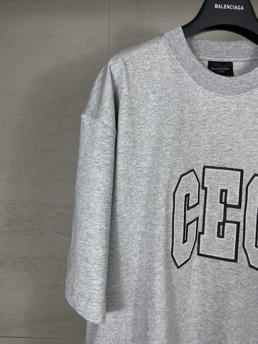 バレンシアガ 新しい CEO チームロゴ刺繍半袖Tシャツ