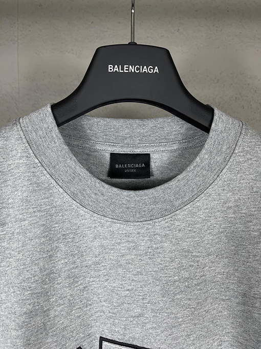 バレンシアガ 新しい CEO チームロゴ刺繍半袖Tシャツ