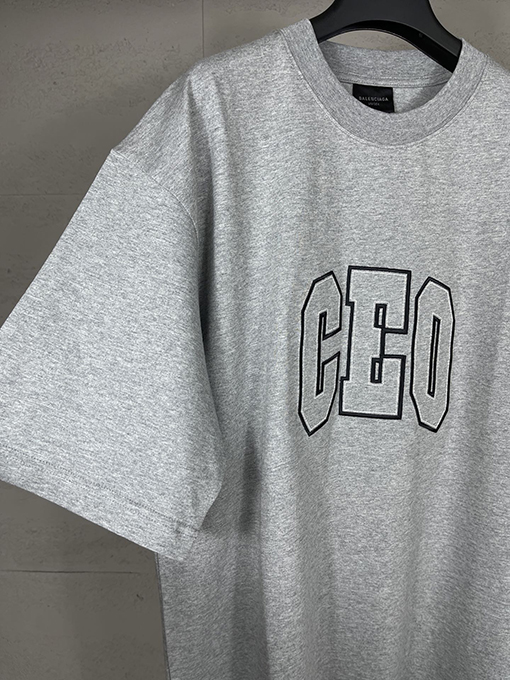 バレンシアガ 新しい CEO チームロゴ刺繍半袖Tシャツ