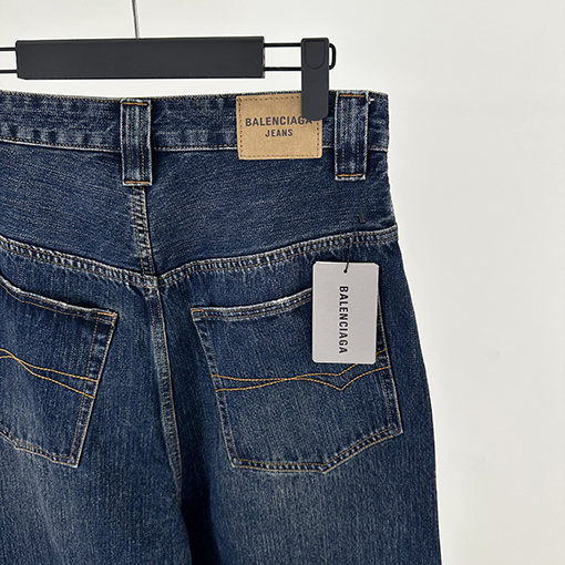 バレンシアガ Balenc1aga アルファベットの刺繍ジーンズ