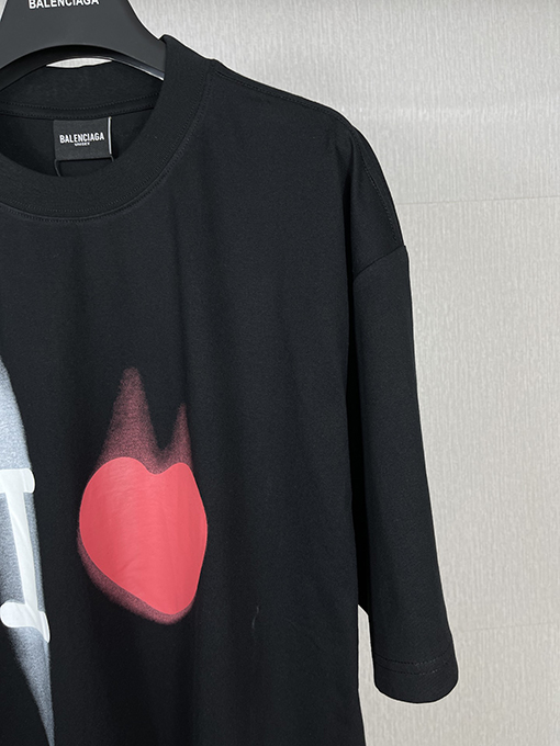 バレンシアガスーパーコピーネックライン刺繍ロゴ半袖Tシャツ