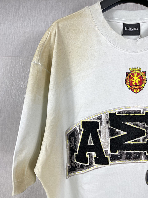バレンシアガ古い磨かれた塗装半袖Tシャツ