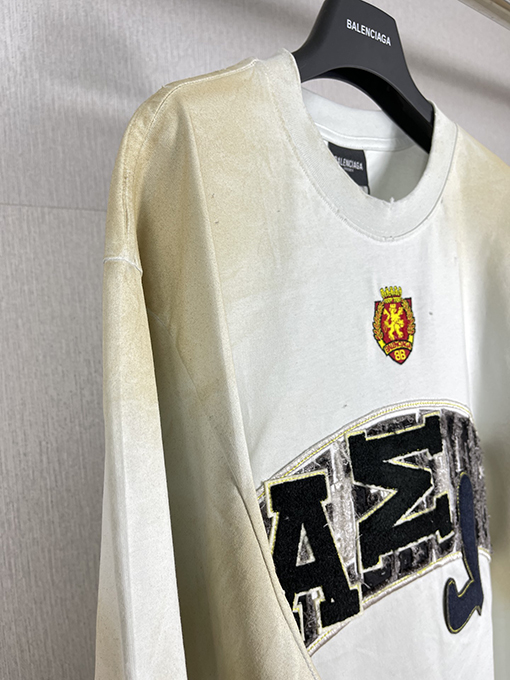 バレンシアガ古い磨かれた塗装半袖Tシャツ