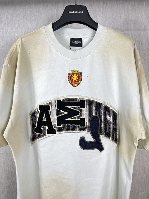 バレンシアガ古い磨かれた塗装半袖Tシャツ