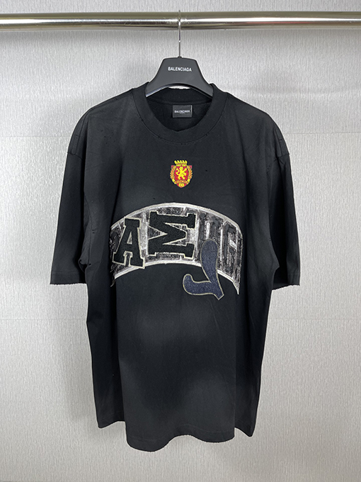 バレンシアガ古い磨かれた塗装半袖Tシャツ