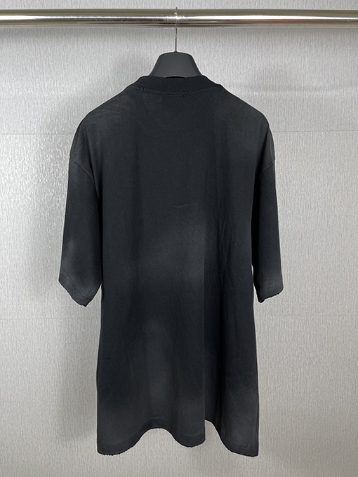 バレンシアガ古い磨かれた塗装半袖Tシャツ