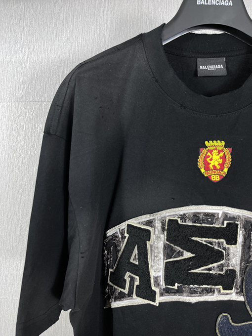 バレンシアガ古い磨かれた塗装半袖Tシャツ