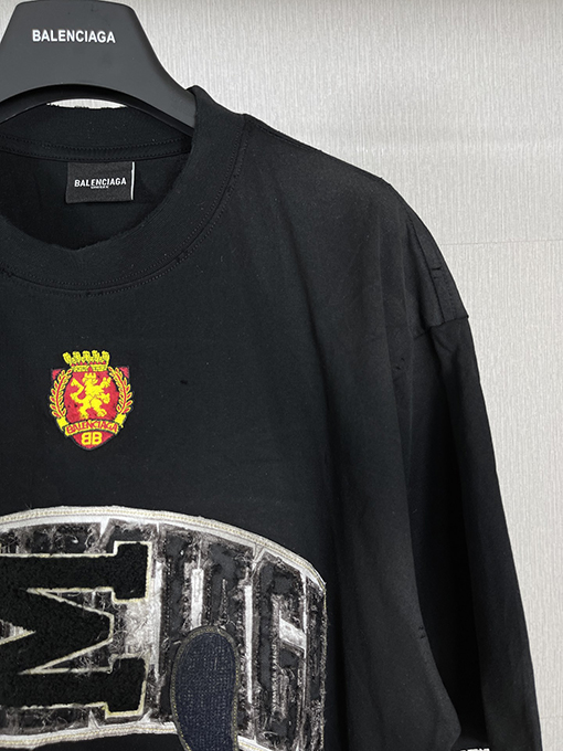 バレンシアガ古い磨かれた塗装半袖Tシャツ