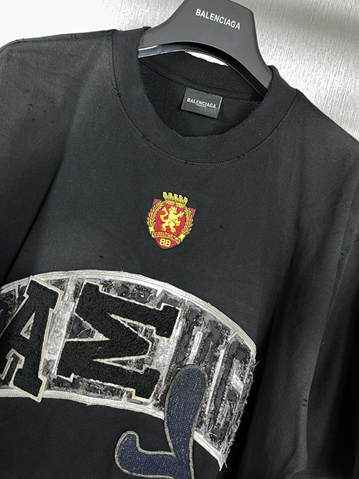 バレンシアガ古い磨かれた塗装半袖Tシャツ
