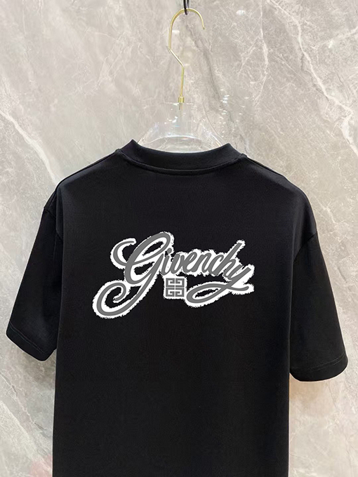 ジバンシイ スタイリッシュなクルーネックTシャツ