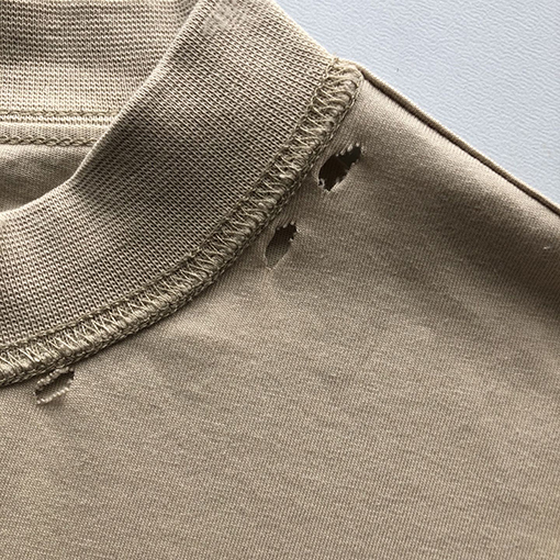 バレンシアガスーパーコピー 新しいキャンペーンのインサイドアウト、色あせた黒いコーラニット半袖Tシャツ。