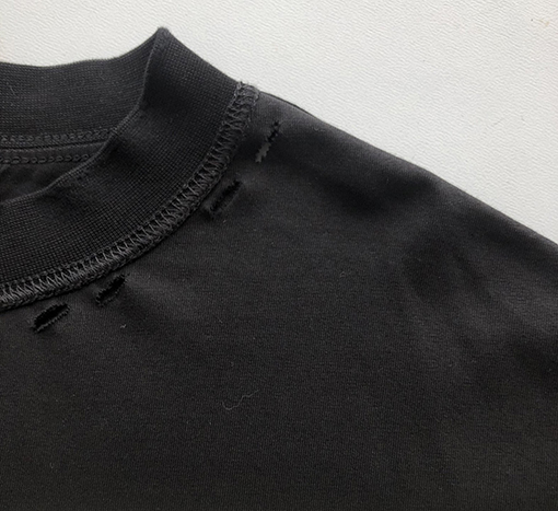 バレンシアガスーパーコピー 新しいキャンペーンのインサイドアウト、色あせた黒いコーラニット半袖Tシャツ。