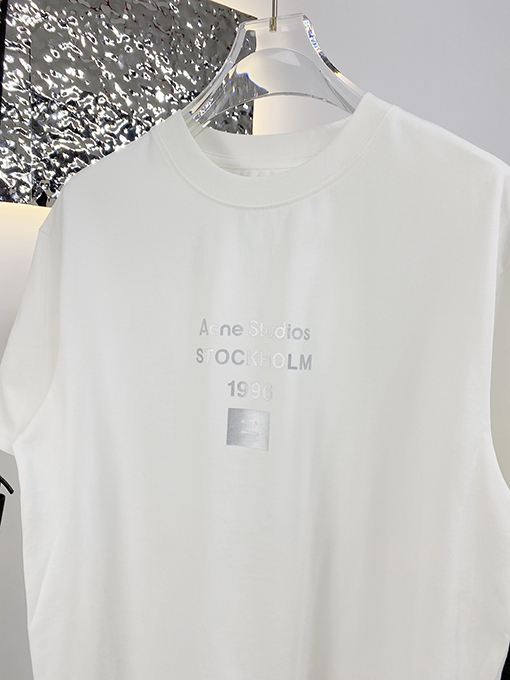 アクネストゥディオズ クラシックなシルバースマイリーシルバープリント半袖Tシャツ