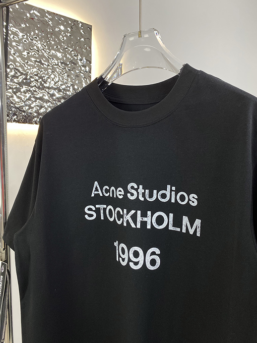 アクネストゥディオズ 新しい半袖Tシャツ