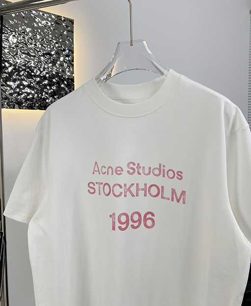 アクネストゥディオズ 新しい半袖Tシャツ