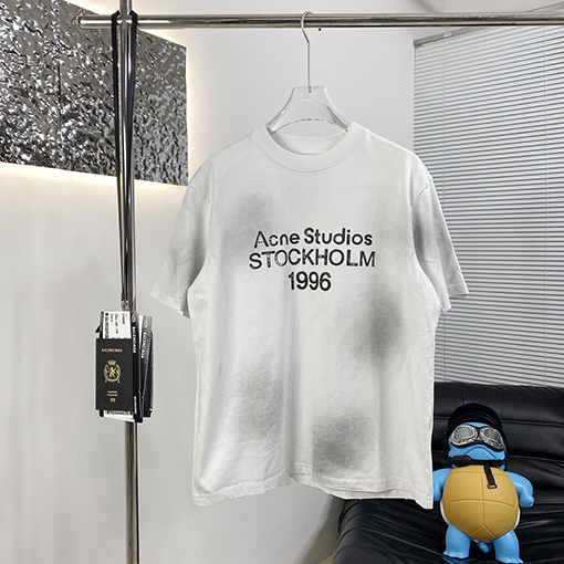 アクネストゥディオズ 新しい半袖Tシャツ
