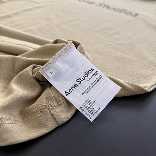 アクネストゥディオズ 新しい廃土風リベット文字半袖Tシャツ