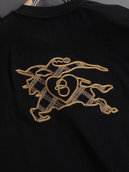 バーバリー 胸と背中のクラシックな金糸シンプルな文字刺繍ロゴ半袖Tシャツ