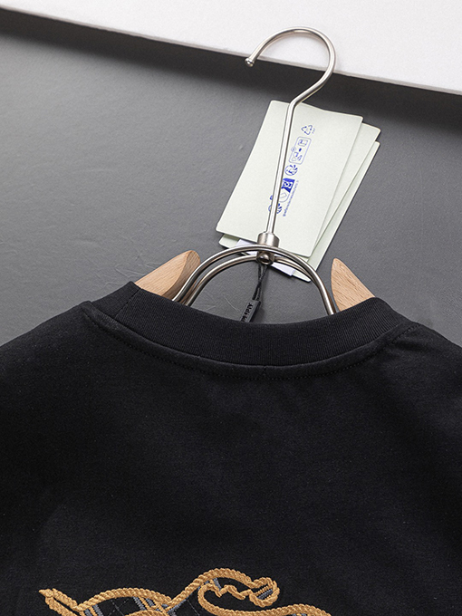バーバリー 胸と背中のクラシックな金糸シンプルな文字刺繍ロゴ半袖Tシャツ