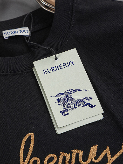 バーバリー 胸と背中のクラシックな金糸シンプルな文字刺繍ロゴ半袖Tシャツ