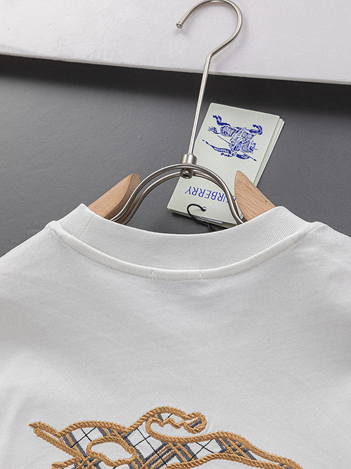 バーバリー 胸と背中のクラシックな金糸シンプルな文字刺繍ロゴ半袖Tシャツ