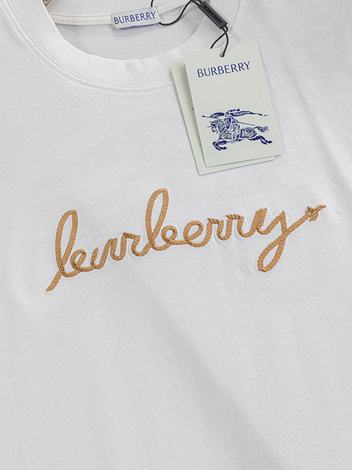 バーバリー 胸と背中のクラシックな金糸シンプルな文字刺繍ロゴ半袖Tシャツ