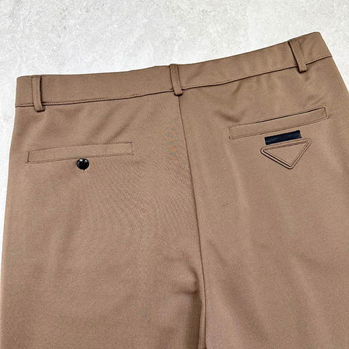 プラダスーパーコピー 三角マークのカジュアルパンツ