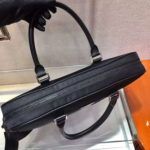 プラダナイロンブリーフケース