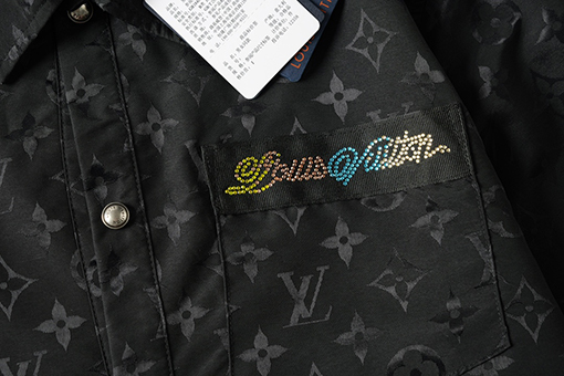 ルイヴィトンスーパーコピー 新しいフルプリントジャカードフラッシュダイヤモンドカラー文字長袖シャツ
