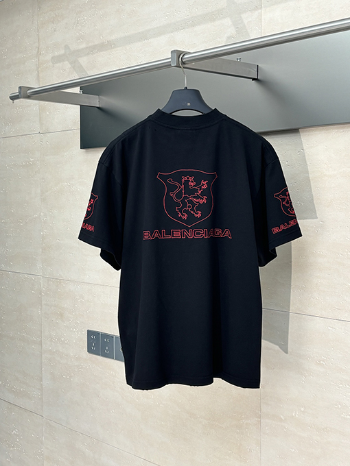 バレンシアガコピー 新しいマンチェスター・ユナイテッドの盾刺繍文字半袖Tシャツ