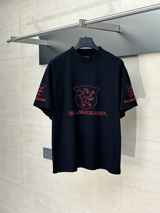 バレンシアガコピー 新しいマンチェスター・ユナイテッドの盾刺繍文字半袖Tシャツ