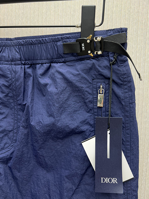 ディオール 新しい Dior ベルトバックルショーツ