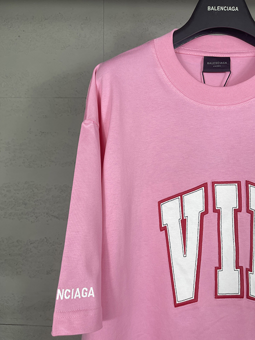 バレンシアガ 胸の VIP アルファベットパッチ刺繍ロゴ半袖Tシャツ