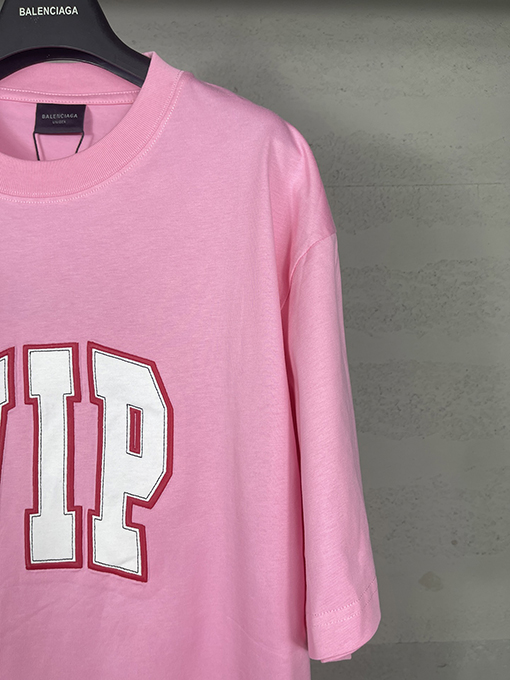 バレンシアガ 胸の VIP アルファベットパッチ刺繍ロゴ半袖Tシャツ