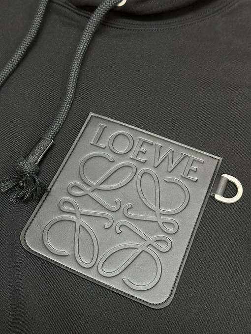 ロエベ 胸に Loewe ロゴのレザーロゴパーカー