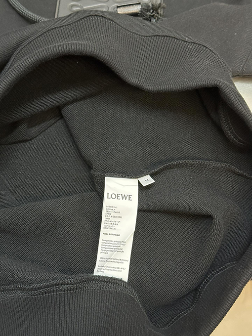 ロエベ 胸に Loewe ロゴのレザーロゴパーカー