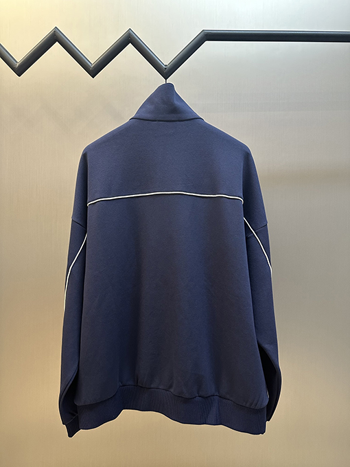 グッチ Gucci エンボスロゴジッパーパーカー