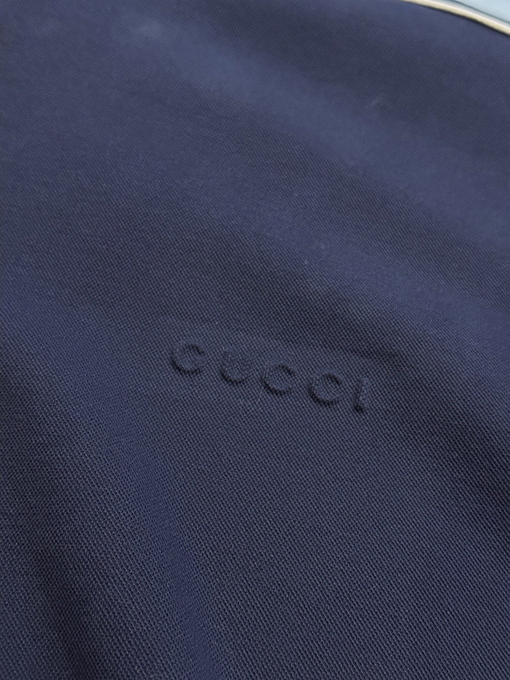 グッチ Gucci エンボスロゴジッパーパーカー