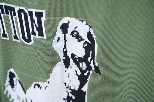 ルイヴィトン ロゴが描かれたスマートハウンド柄半袖Tシャツ