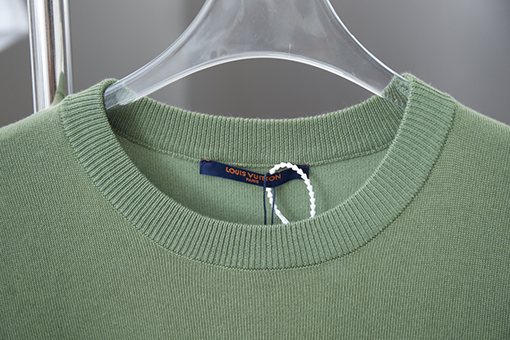 ルイヴィトン ロゴが描かれたスマートハウンド柄半袖Tシャツ