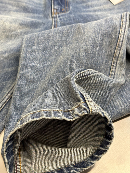 セリーヌスーパーコピー トレンディなレザーエッジジーンズ
