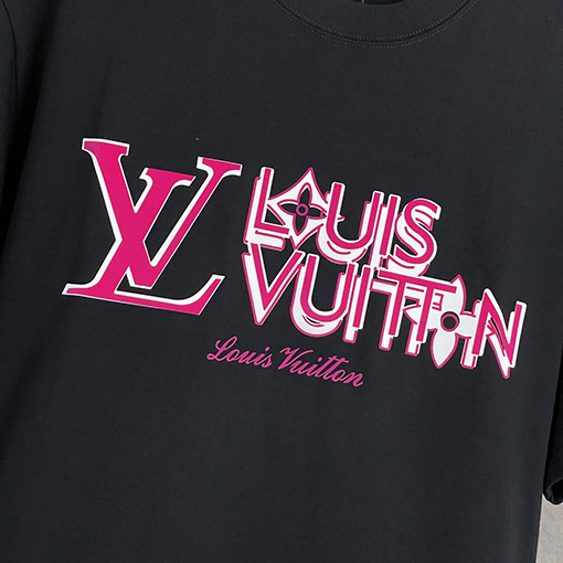 ルイヴィトン 新しい立体ゴム文字ロゴプリント半袖Tシャツ